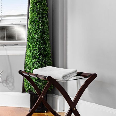 Spacious Apartments Near Ashmont - Evonify Stays Boston Eksteriør billede