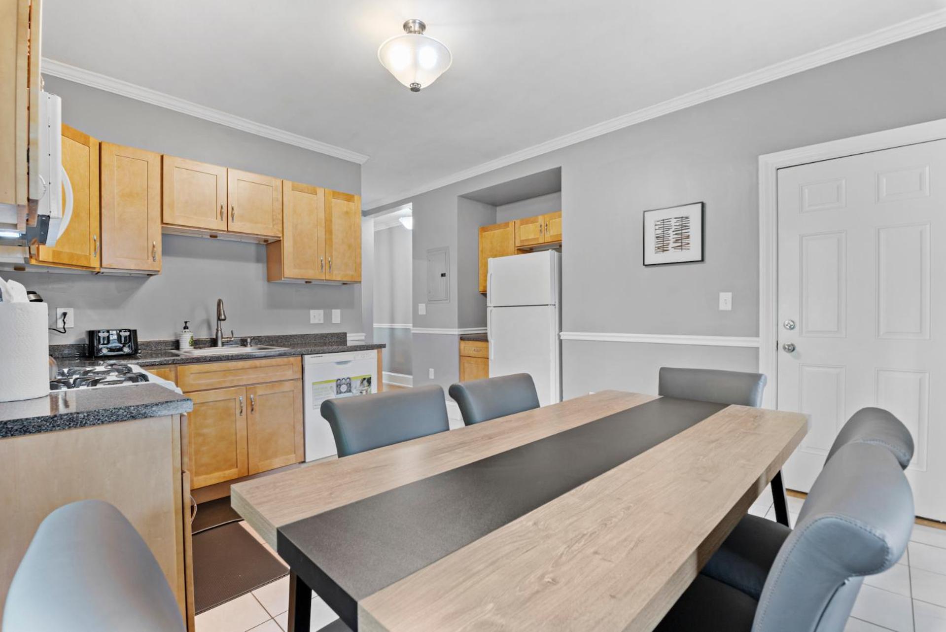 Spacious Apartments Near Ashmont - Evonify Stays Boston Eksteriør billede