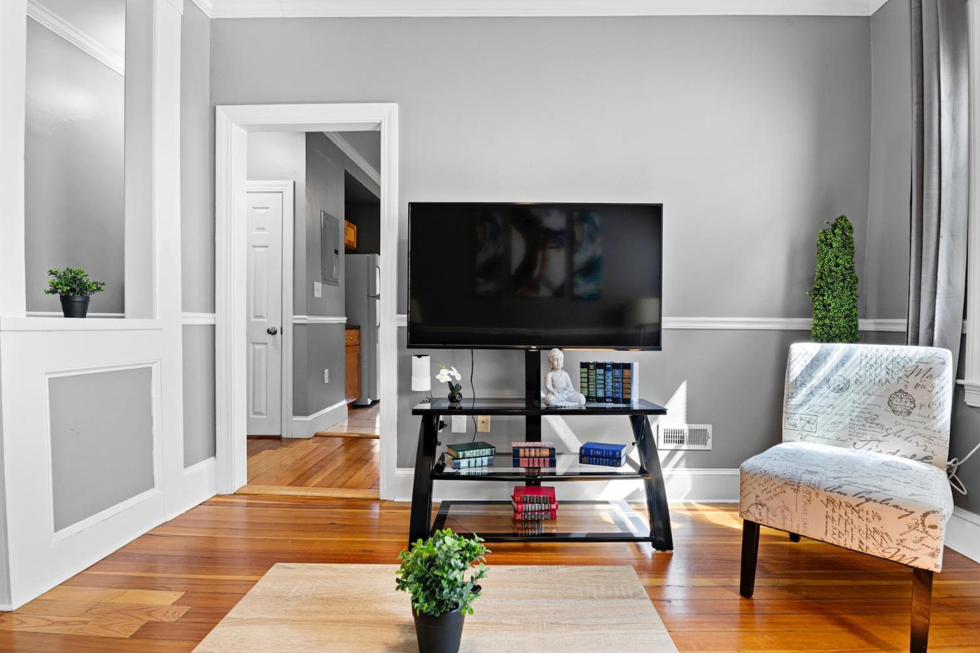 Spacious Apartments Near Ashmont - Evonify Stays Boston Eksteriør billede
