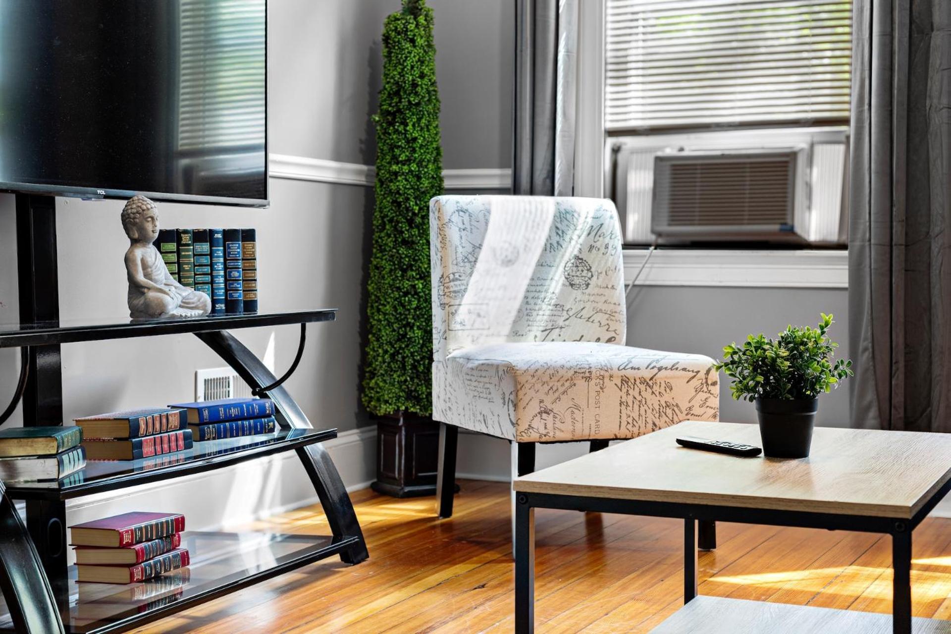 Spacious Apartments Near Ashmont - Evonify Stays Boston Eksteriør billede